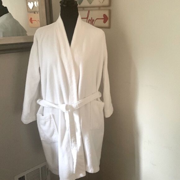 Neiman  Marcus plush short  robe  preloved ❤️size M EUC - Picture 2 of 13